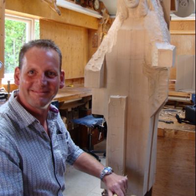 Mr Davis carved that bit there